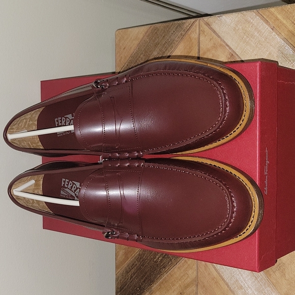 SALVATORE FERRAGAMO RICCARDO LEATHER LOAFER - Picture 1 of 7